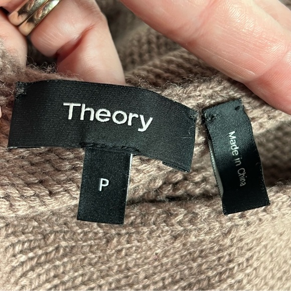 Theory Pink Cashmere Relaxed Fit V-Neck Sweater size XS - Picture 4 of 5